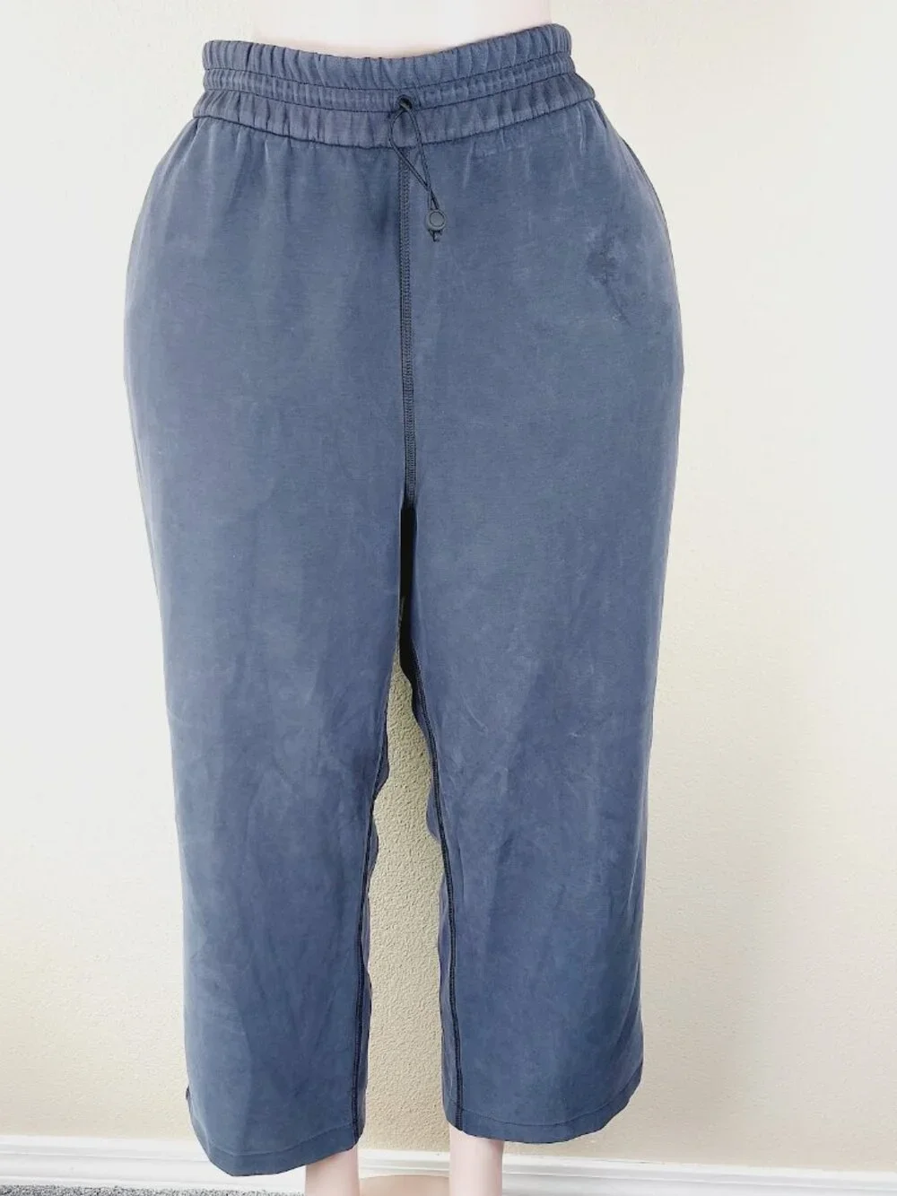 Lululemon Women's Black Softstreme High-Rise Pull-On Straight Crop Pants Size 18